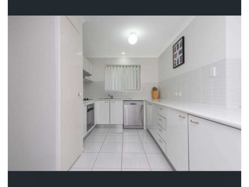 32 131 McAuley Parade, Pacific Pines QLD 4211