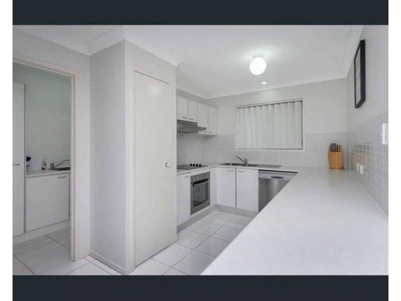 32 131 McAuley Parade, Pacific Pines QLD 4211