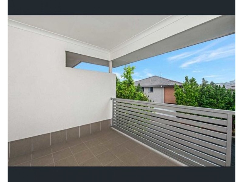 32 131 McAuley Parade, Pacific Pines QLD 4211