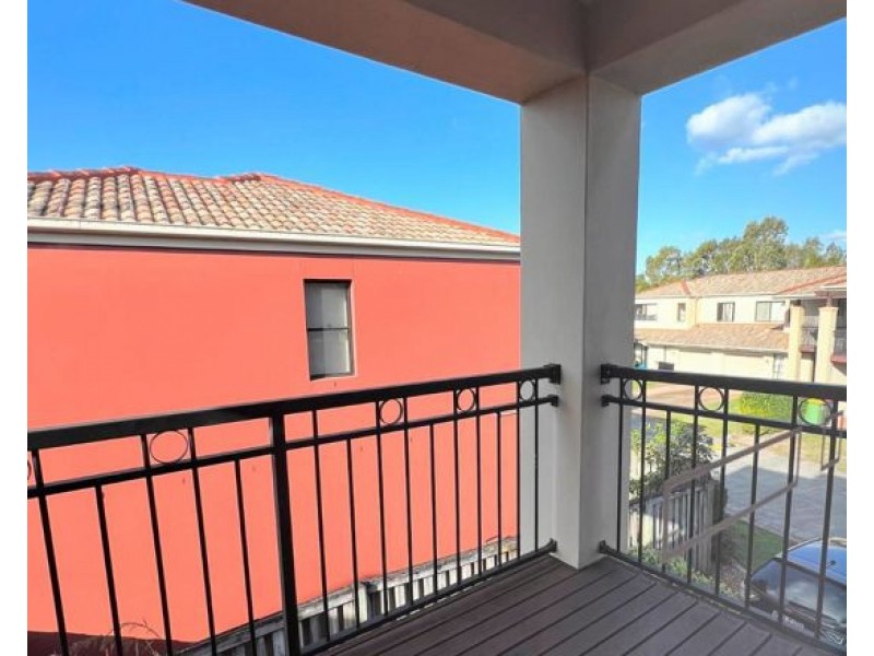 99/302 Christine Avenue, Varsity Lakes QLD 4227