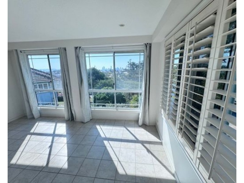 1 Wilbur Street, Holland Park QLD 4121