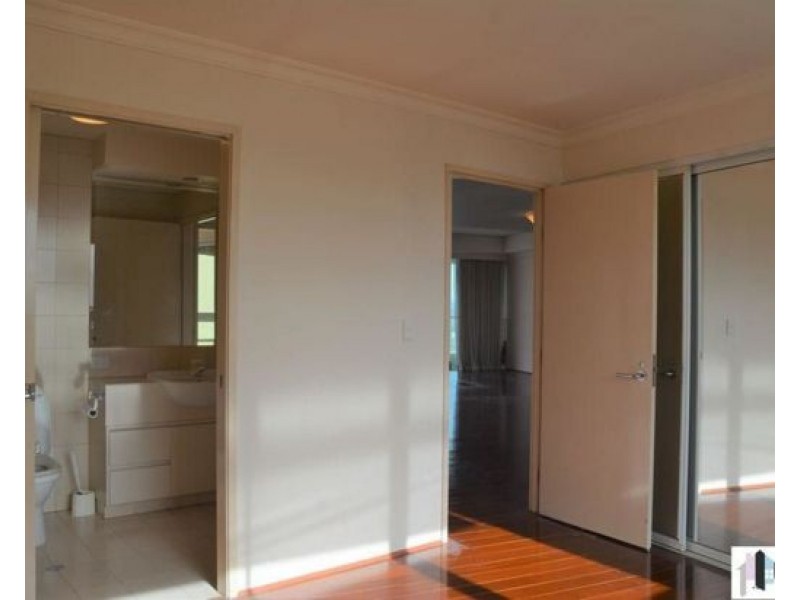 A11-3/75 Brighton Parade, Southport QLD 4215