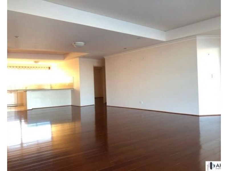 A11-3/75 Brighton Parade, Southport QLD 4215