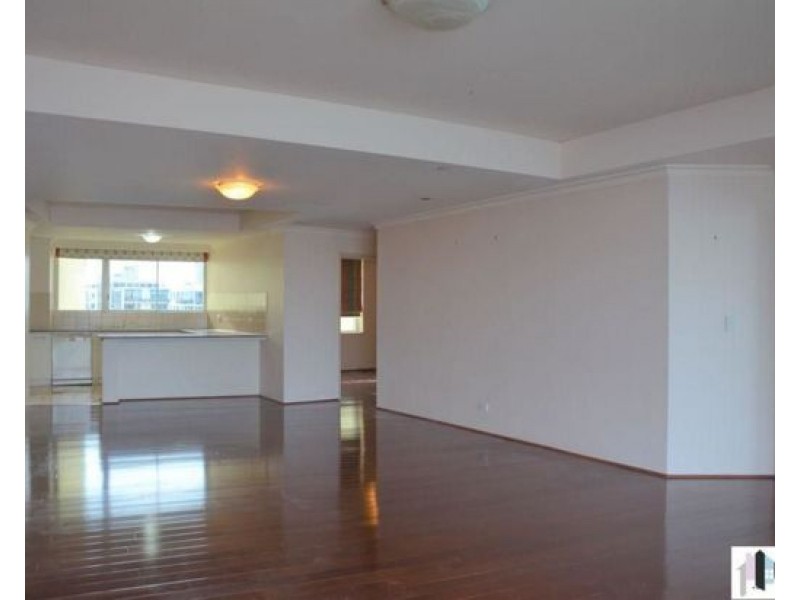 A11-3/75 Brighton Parade, Southport QLD 4215