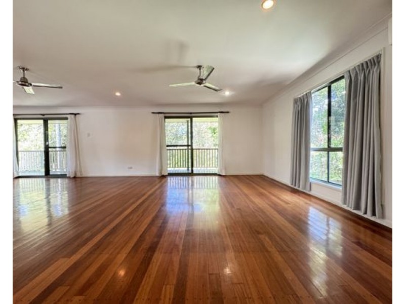 54 Roseglen Street, Greenslopes QLD 4120