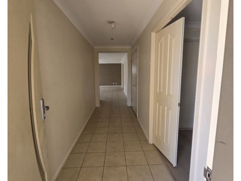 31 Greenleaf Ave, Springfield QLD 4300