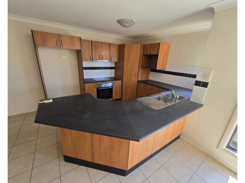 31 Greenleaf Ave, Springfield QLD 4300