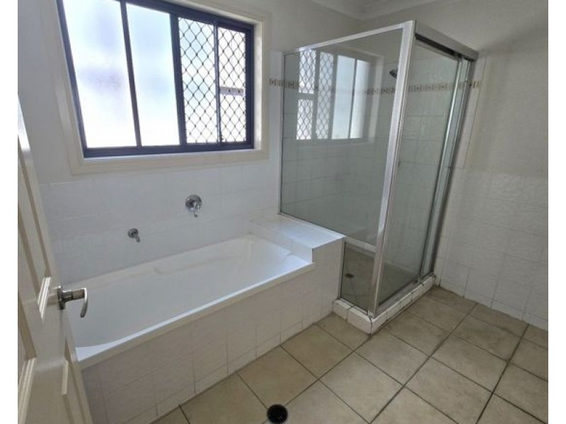 31 Greenleaf Ave, Springfield QLD 4300