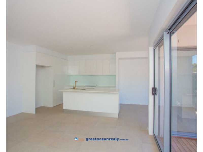 2/41 Imperial Parade, Labrador QLD 4215