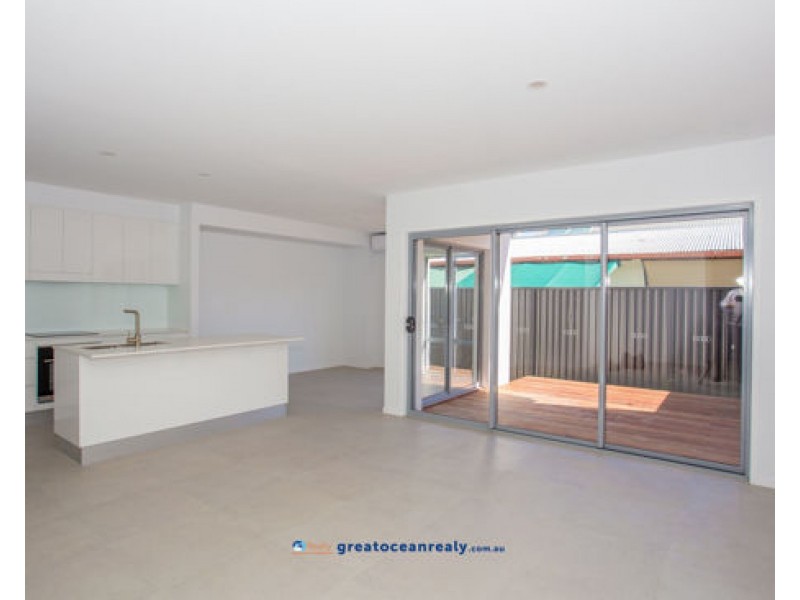 2/41 Imperial Parade, Labrador QLD 4215