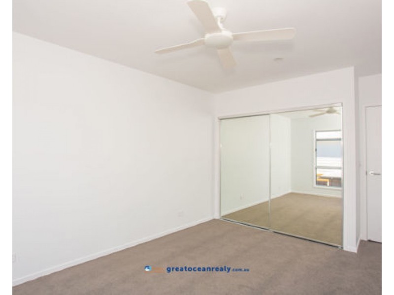 2/41 Imperial Parade, Labrador QLD 4215
