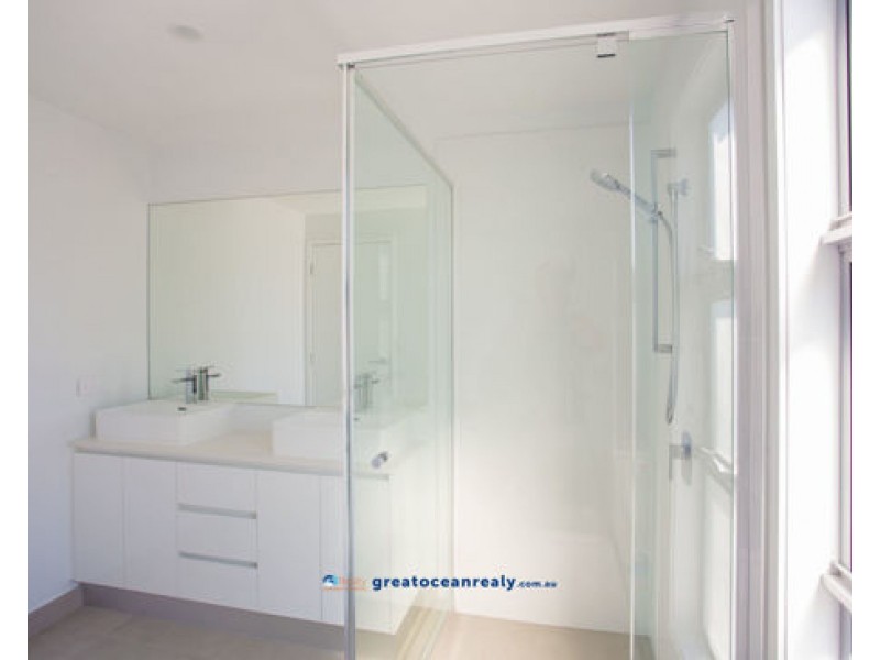 2/41 Imperial Parade, Labrador QLD 4215