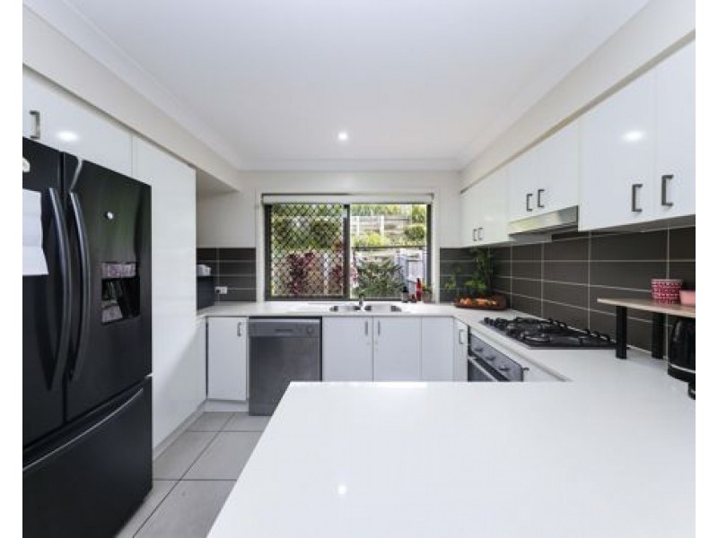 20 20 Kianawah Road South, Manly West QLD 4179