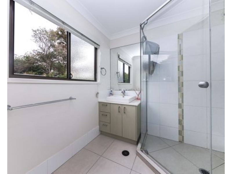 20 20 Kianawah Road South, Manly West QLD 4179