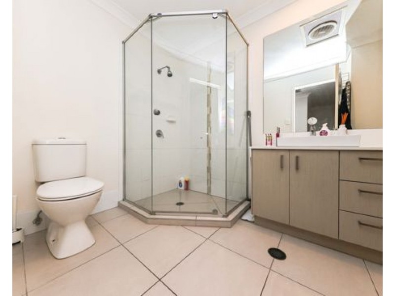 20 20 Kianawah Road South, Manly West QLD 4179