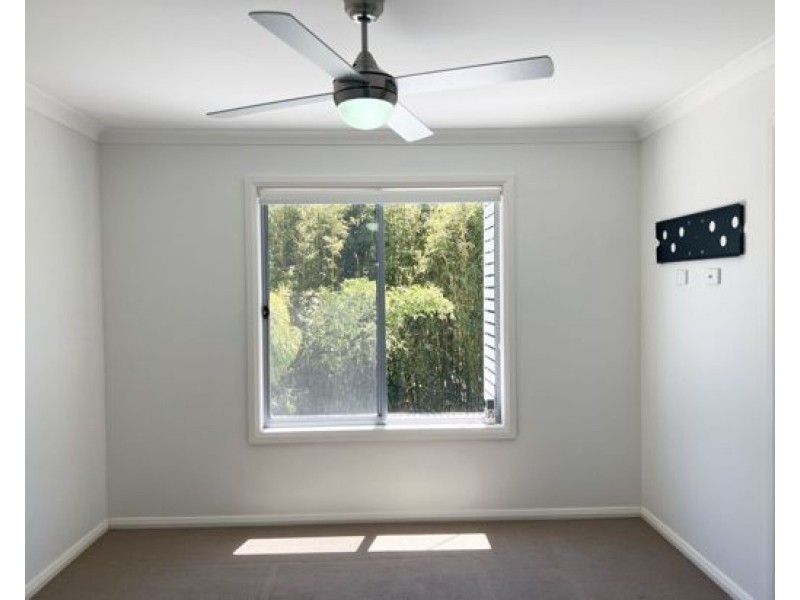 4/37 Azure Way, Hope Island QLD 4212