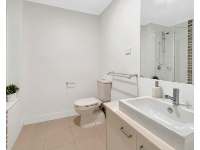 4/37 Azure Way, Hope Island QLD 4212
