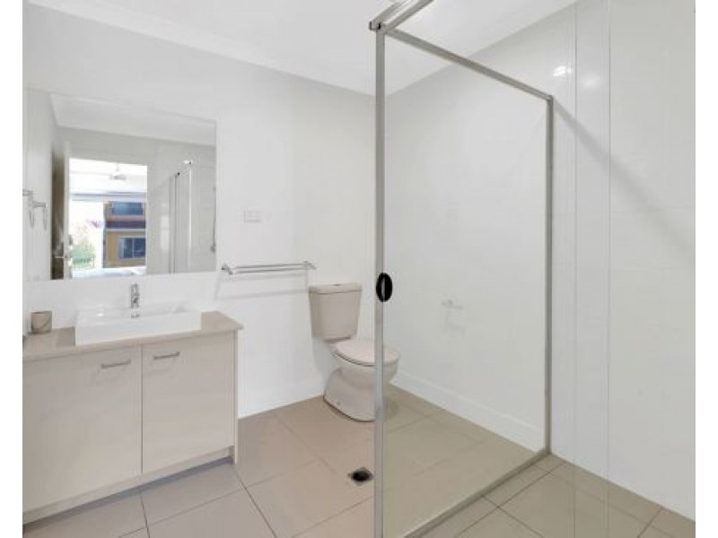 4/37 Azure Way, Hope Island QLD 4212