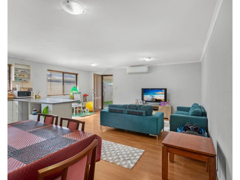 2/118 Kumbari Ave, Southport QLD 4215