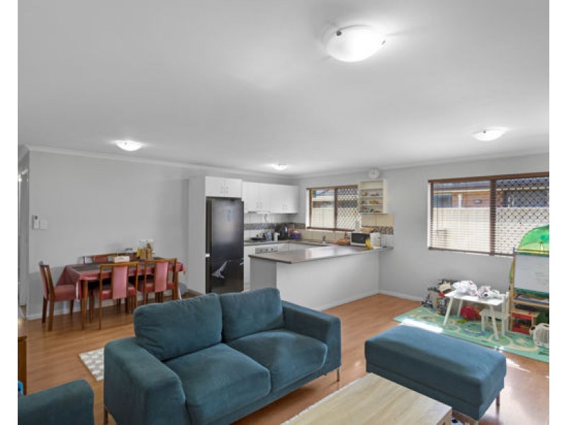 2/118 Kumbari Ave, Southport QLD 4215