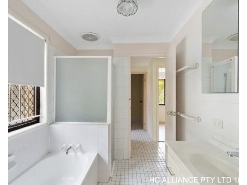 23 REGENCY DR, Regents Park QLD 4118