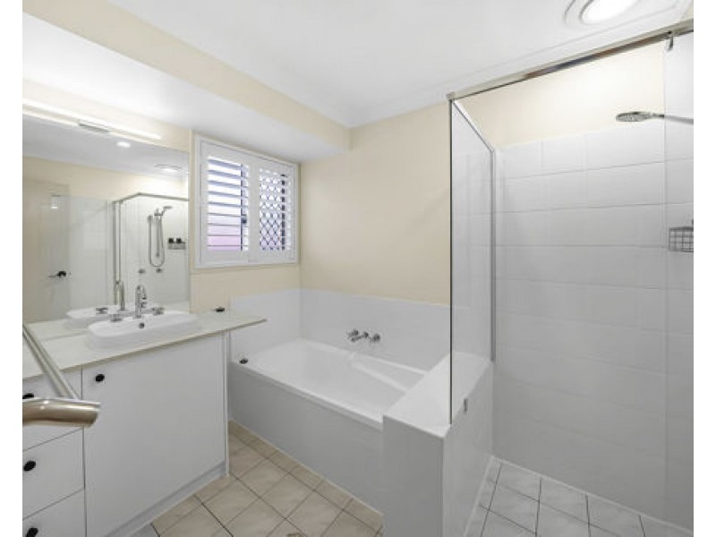 1 Ardath Close, Parkwood QLD 4214