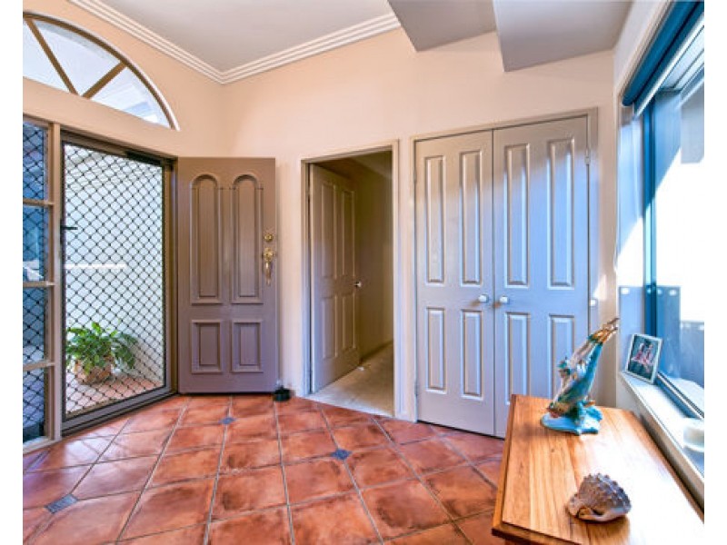 48/1 Bronberg Court, Southport QLD 4215