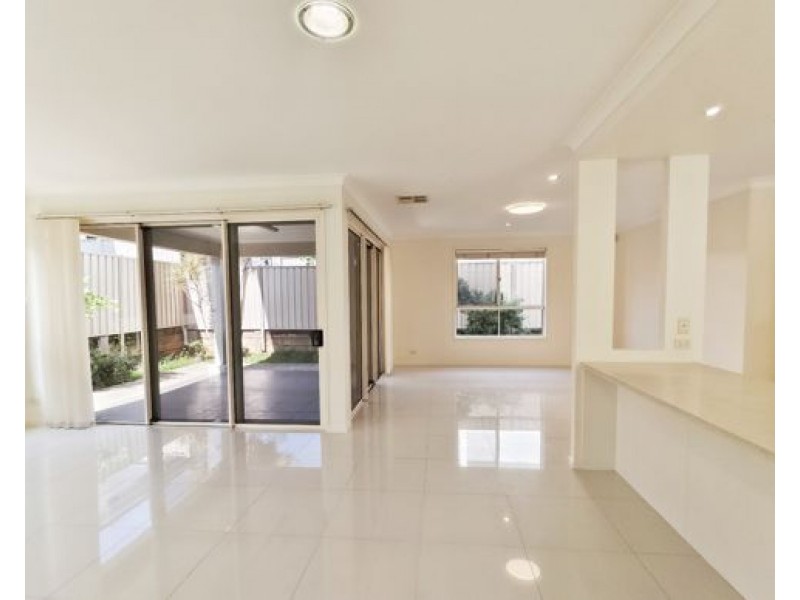 8 Golden Place, Robertson QLD 4109