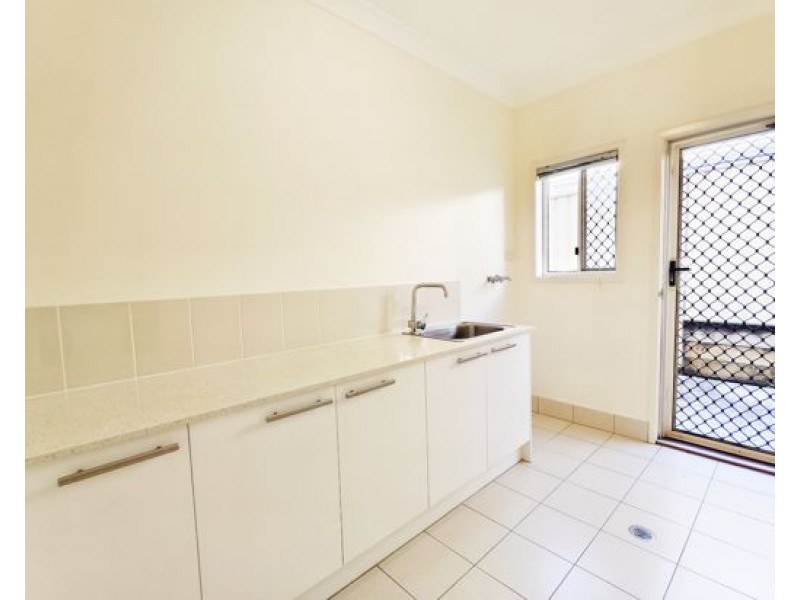 8 Golden Place, Robertson QLD 4109