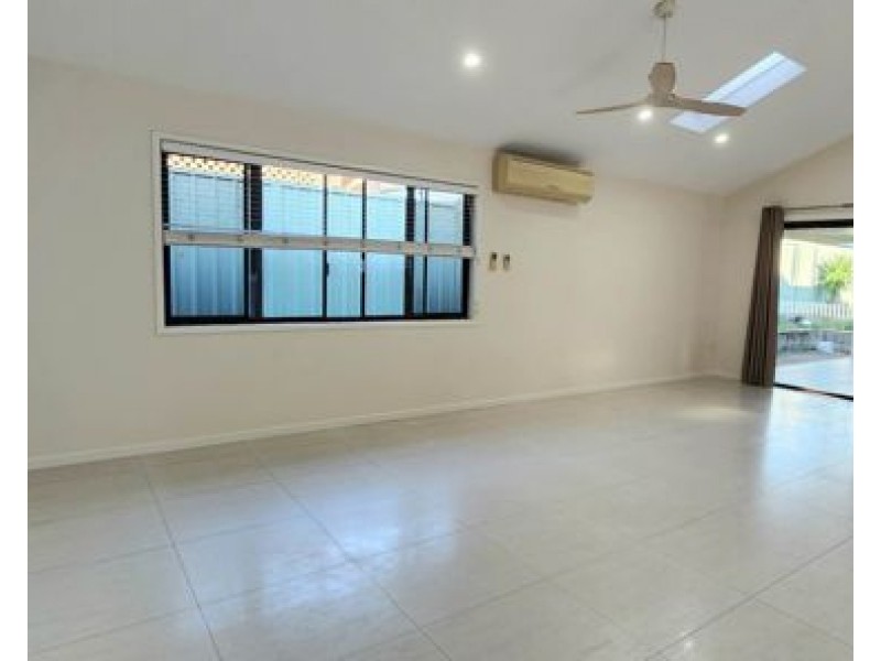 99 Springwood Rd, Springwood QLD 4127