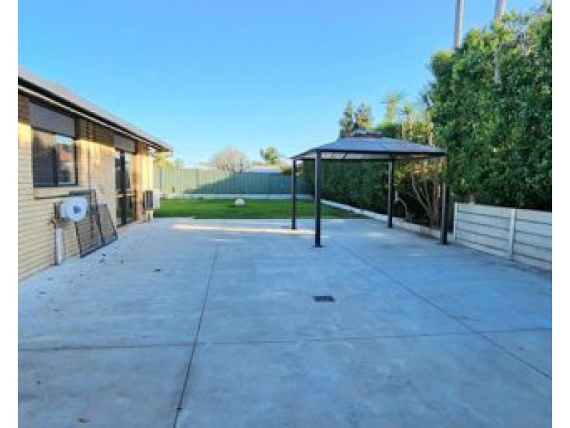 99 Springwood Rd, Springwood QLD 4127