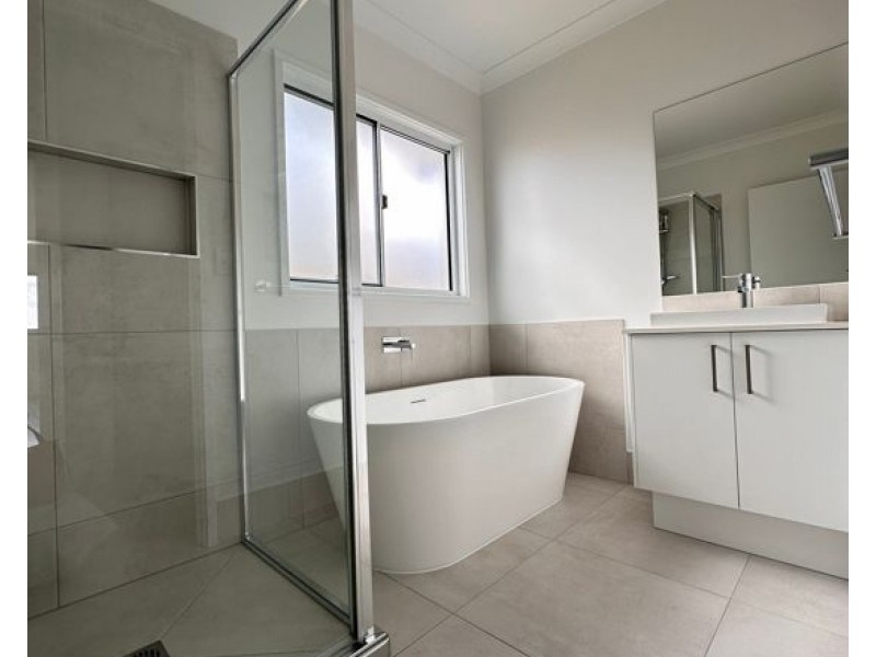 68 Daisy St, Caboolture South QLD 4510