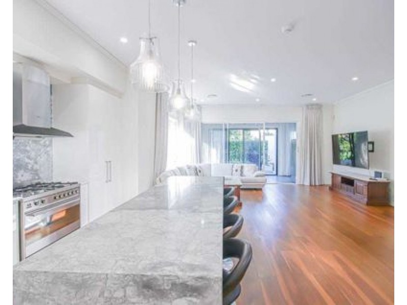 6129 Bolsena Circuit, Hope Island QLD 4212