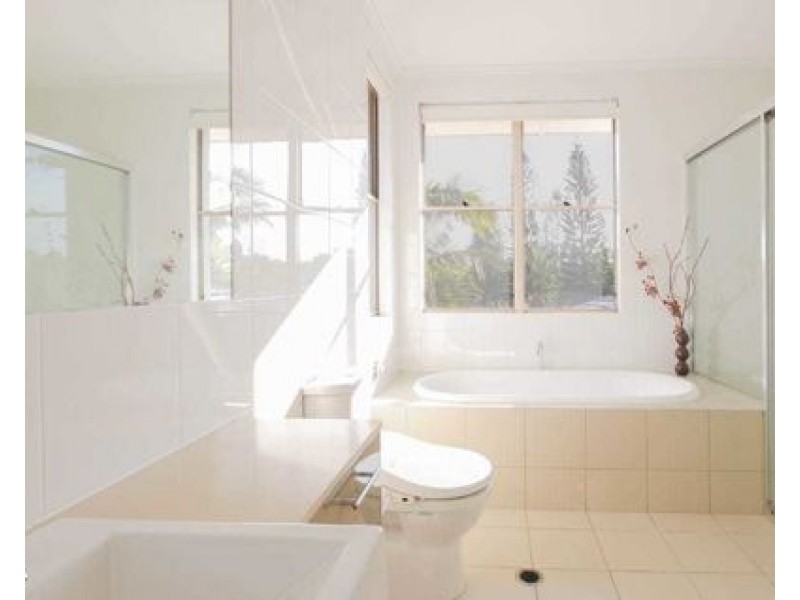 6129 Bolsena Circuit, Hope Island QLD 4212