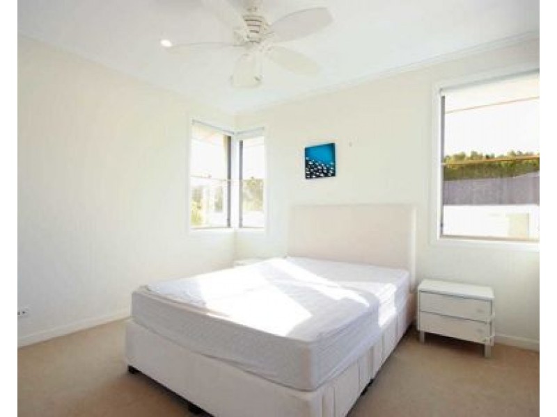6129 Bolsena Circuit, Hope Island QLD 4212