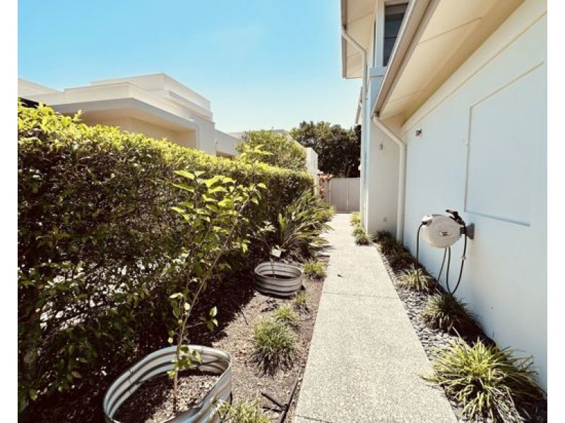 6129 Bolsena Circuit, Hope Island QLD 4212