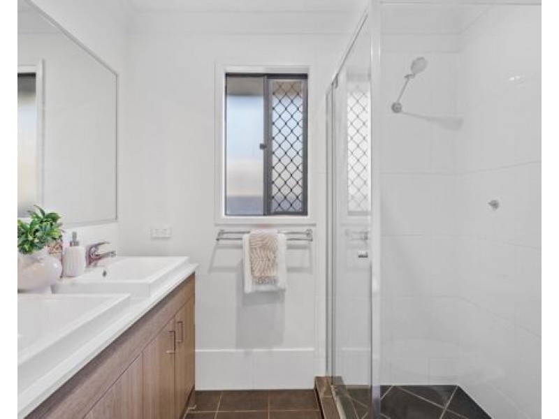 43 Verday Crescent, Pallara QLD 4110