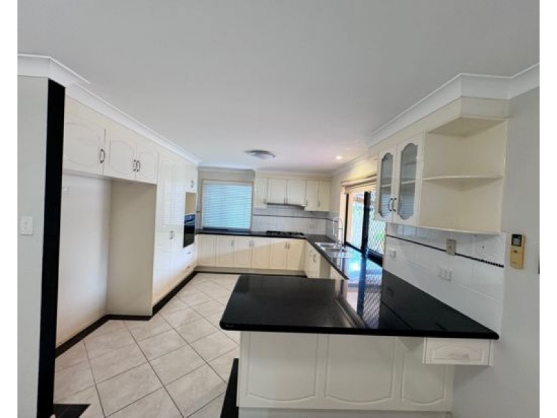 8 Redland Close, Kuraby QLD 4112