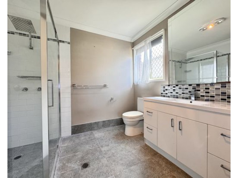 8 Garry Place, Crestmead QLD 4132