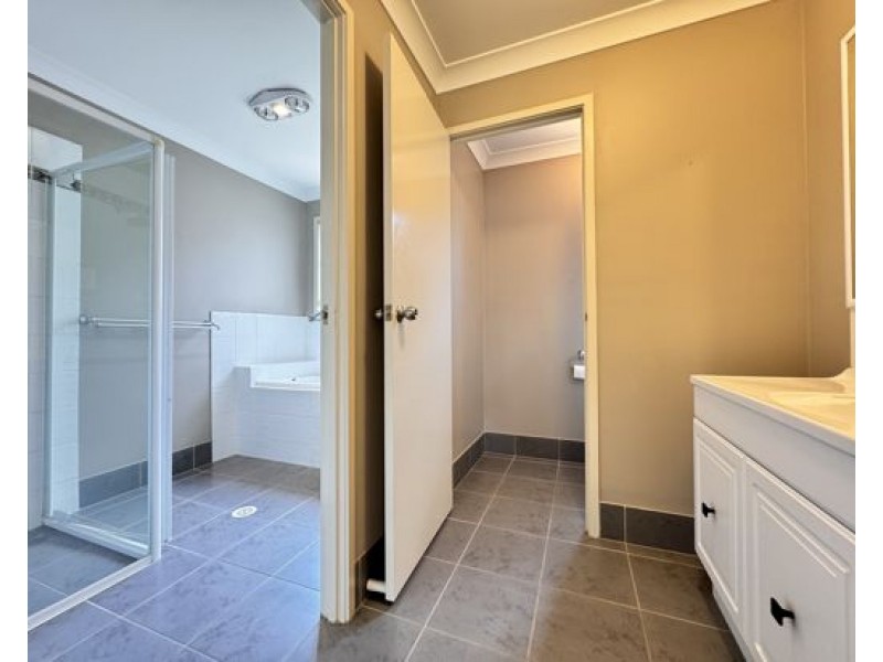 8 Garry Place, Crestmead QLD 4132