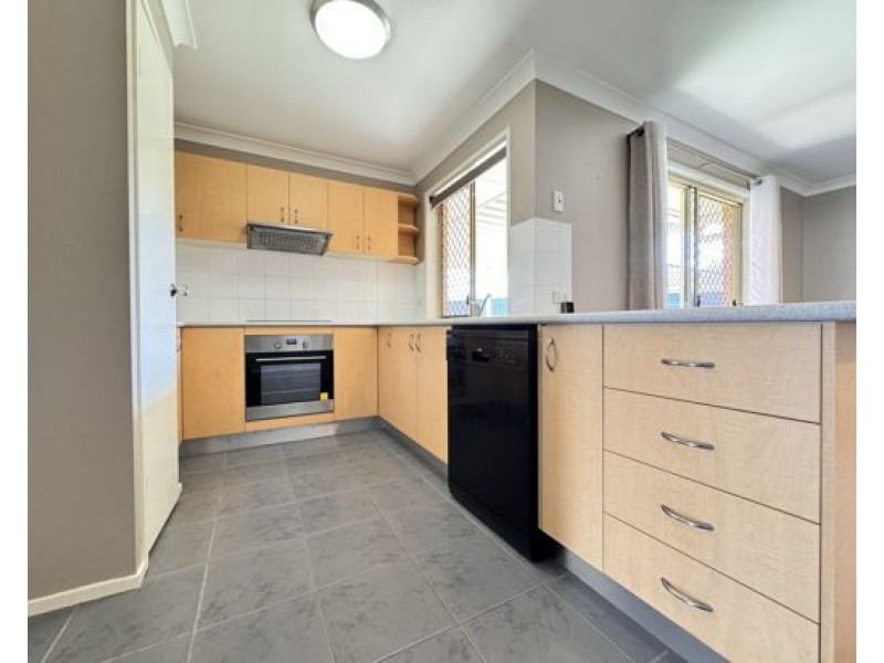 8 Garry Place, Crestmead QLD 4132