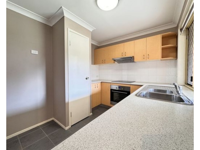 8 Garry Place, Crestmead QLD 4132