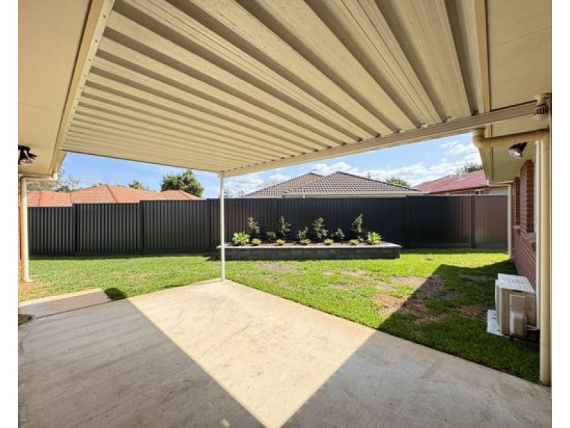 8 Garry Place, Crestmead QLD 4132