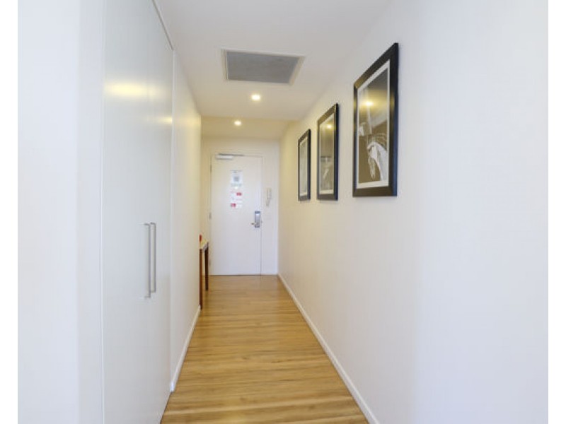 9 Norfolk Avenue, Surfers Paradise QLD 4217