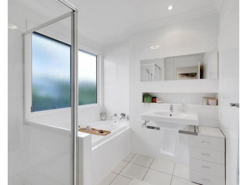 1 Kew st, Indooroopilly QLD 4068