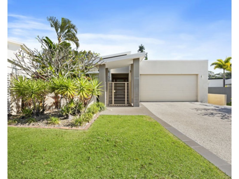 7012 Vista Drive, Benowa QLD 4217
