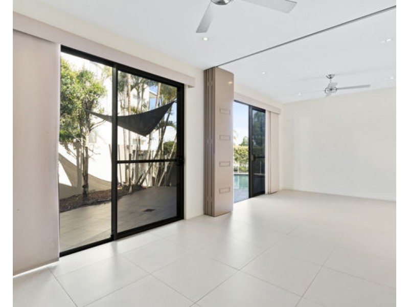 7012 Vista Drive, Benowa QLD 4217