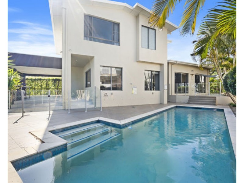 7012 Vista Drive, Benowa QLD 4217