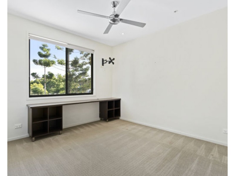 7012 Vista Drive, Benowa QLD 4217