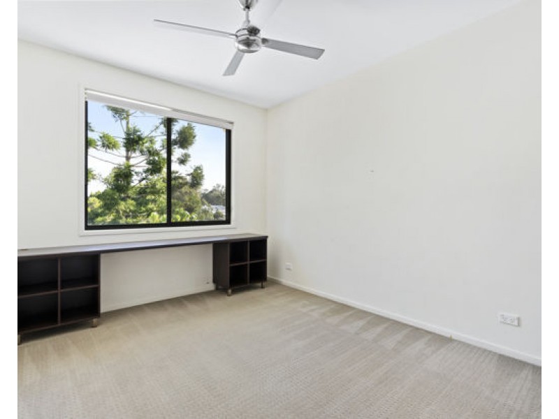 7012 Vista Drive, Benowa QLD 4217